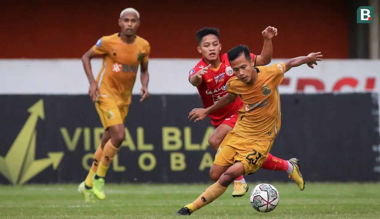 Dengan minimnya ancaman ke gawang masing-masing lawan, tidak ada gol yang tercipta di babak pertama Persija Jakarta Vs Bhayangkara FC. (Bola.com/Bagaskara Lazuardi)