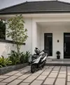 Inspirasi Garasi Motor Sederhana di Rumah Kecil (AI)