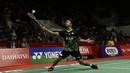 Tunggal putra Indonesia, Anthony Sinisuka Ginting, saat menghadapi tunggal China, Huang Yu Xiang, pada laga Indonesia Masters 2020 di Istora Senayan, Jakarta, Jumat (17/1). Anthony Ginting menang 21-11, 21-14 atas Huang Yu Xiang. (Bola.com/Yoppy Renato)