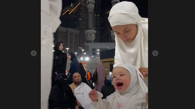 Jennifer Coppen Umrah Bersama Kamari
