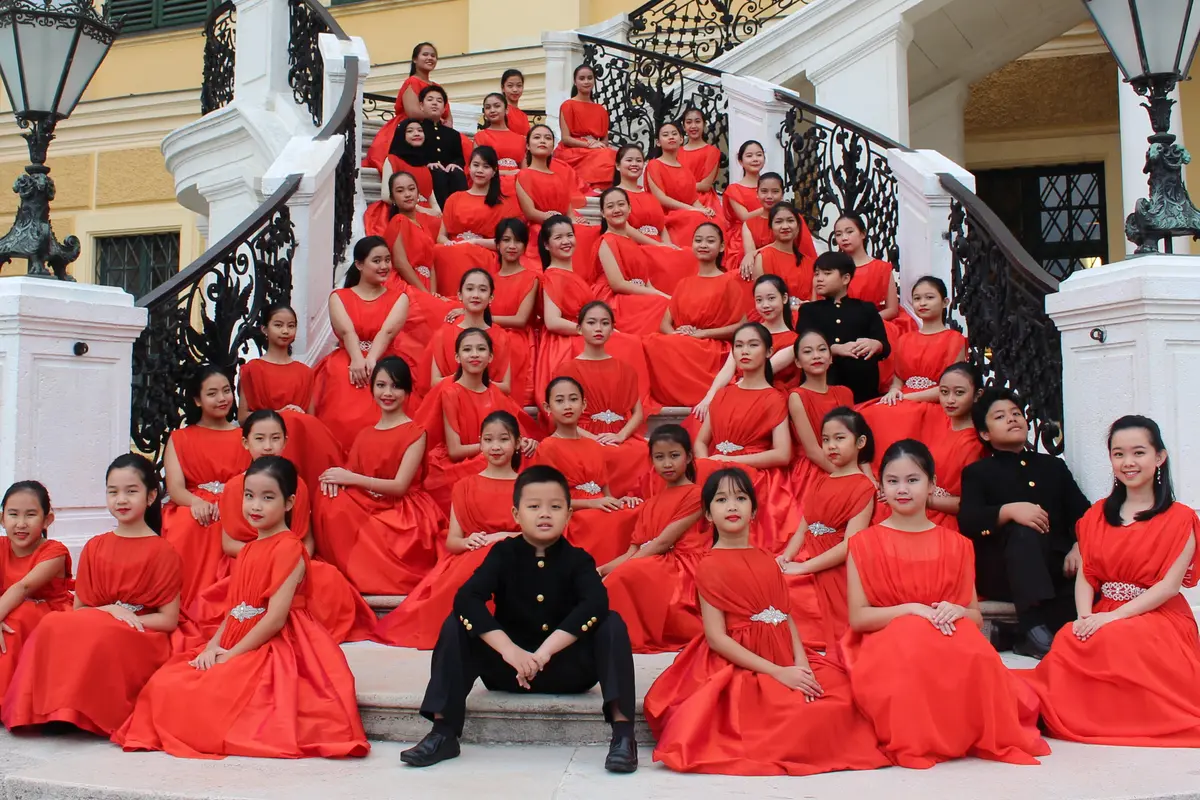Bikin Merinding, Ini Video Penampilan Paduan Suara TRCC di Italia