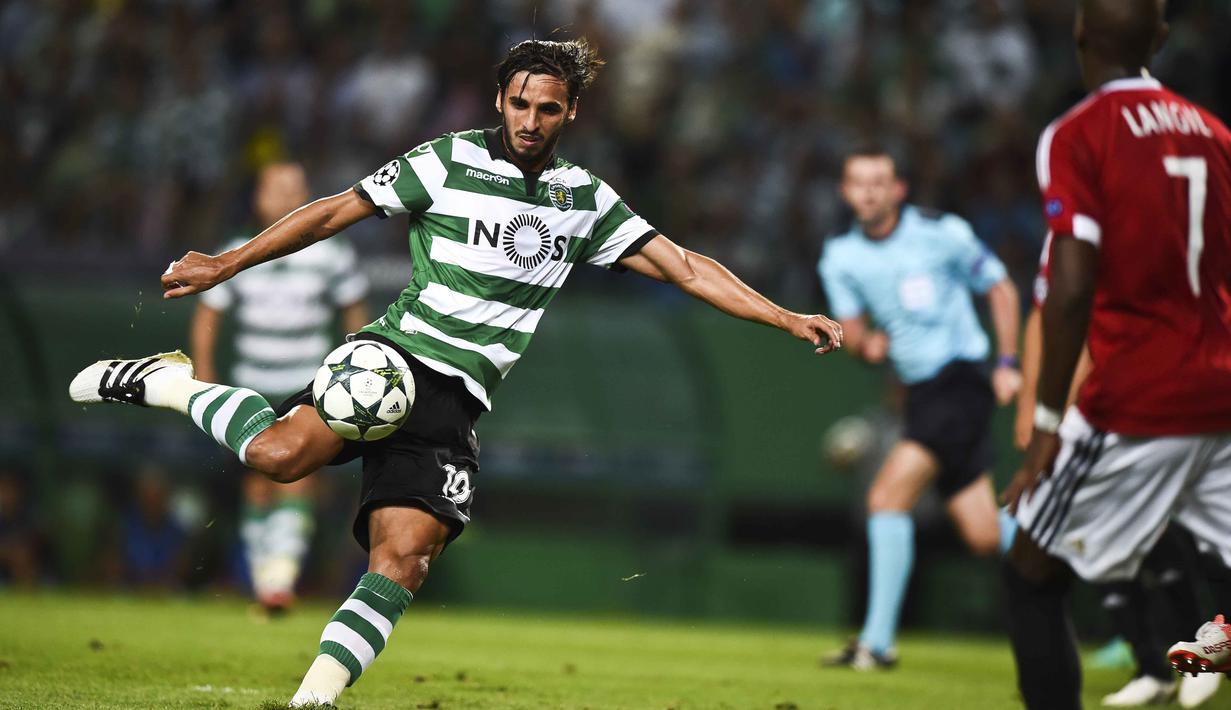 Pemain Sporting CP, Bryan Ruiz mencatatkan namanya sebagai salah satu pencetak gol kemenangan timnya atas Legia Warsaw pada grup F Liga Champions di Jose Alvalade stadium,  Lisbon, Rabu (28/9/2016) dini hari WIB. (AFP/Patricia De Melo Moreira)