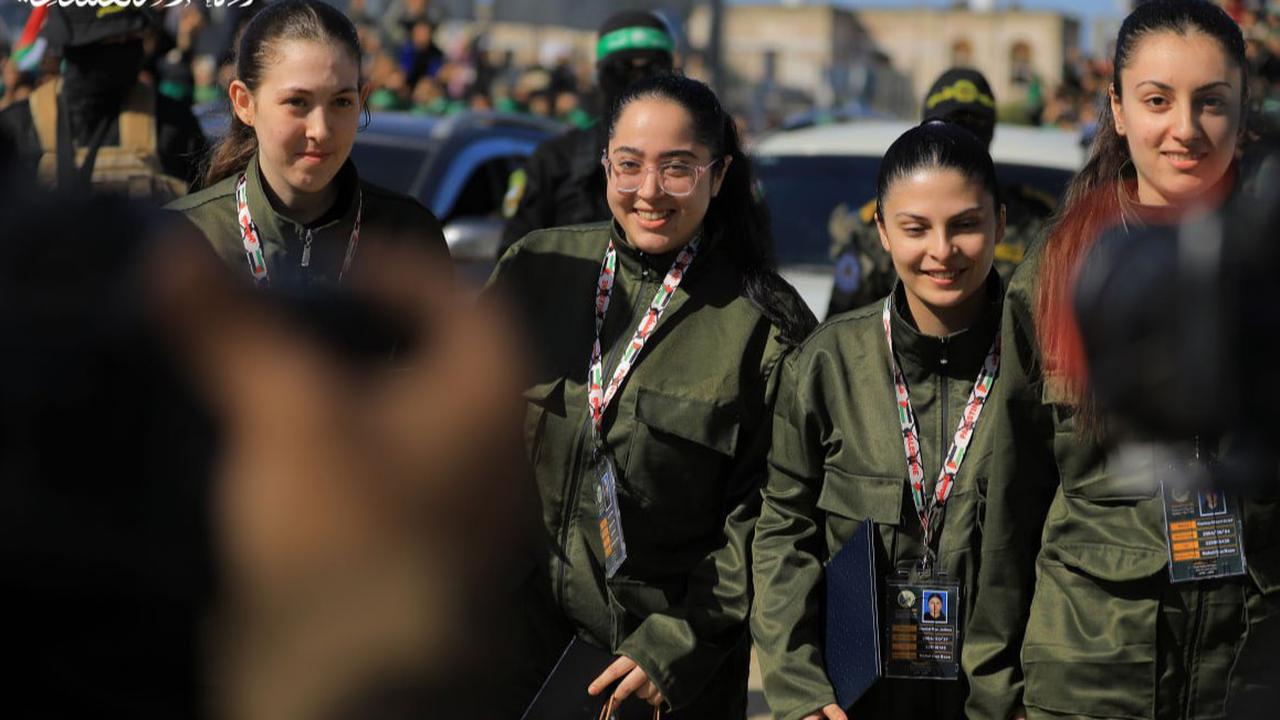hamas bebaskan 4 tentara perempuan israel