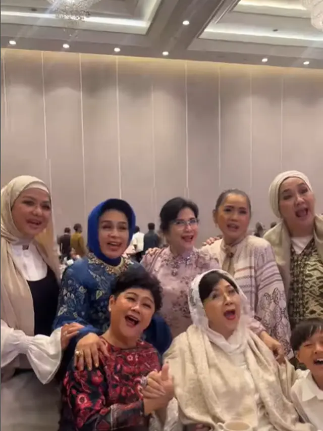 6 Potret Titiek Puspa Penuhi Undangan SBY dan Kumpul Bareng Artis Senior Sebelum Sakit