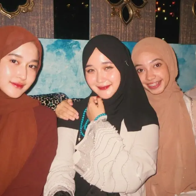 Sama-sama menikah di usia 17 tahun, ini 6 potret kompak Kamila Asy Syifa dan sang kakak