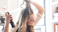 Atasi Rambut Lepek dengan Sampo Kering