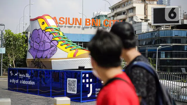 FOTO: Tugu Sepatu Jadi Sasaran Vandalisme