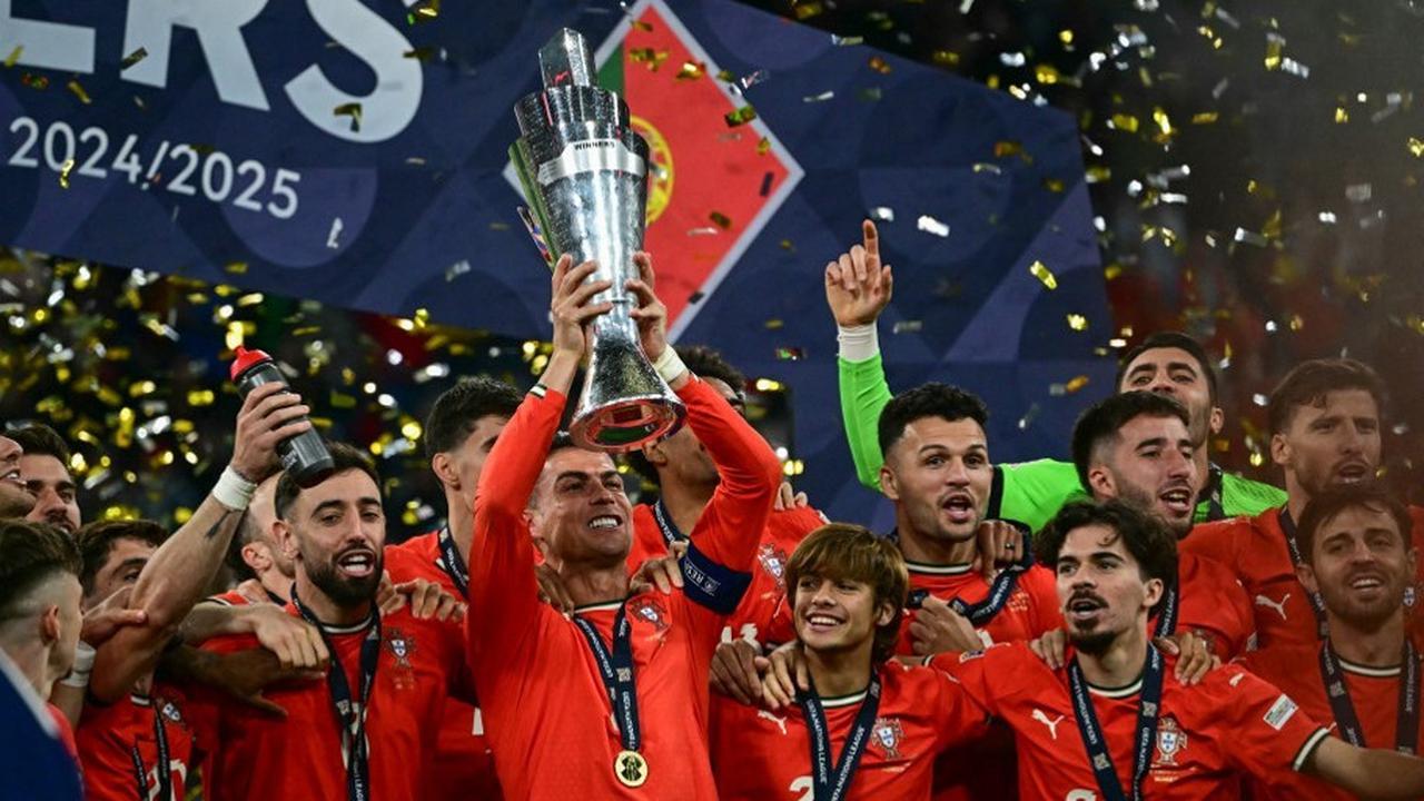 FOTO: Bukti Usia Hanyalah Angka! Momen Cristiano Ronaldo Bawa Portugal Raih Juara UEFA Nations League di Umur 40 Tahun
