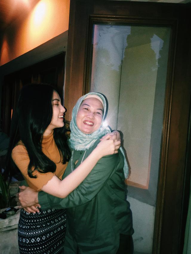 6 Potret Kebersamaan Aisyah Aqilah dan Ibunda, Penuh Kehangatan