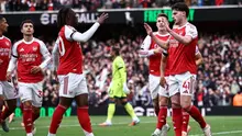 Gelandang Arsenal, Declan Rice (kanan), merayakan gol yang dicetaknya ke gawang West Ham United dalam laga lanjutan Premier League 2025/2026 di Emirates Stadium, Sabtu (4/10/2025) malam WIB. (HENRY NICHOLLS / AFP)