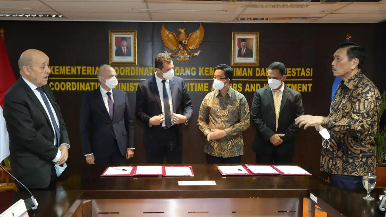 Penandatangan Letter of Intent (LoI) antara Prancis dan Indonesia mengenai Kerja sama Percepatan Transisi Energi Indonesia - Prancis disaksikan Menko Kemaritiman dan Investasi Luhut Binsar Pandjaitan.
