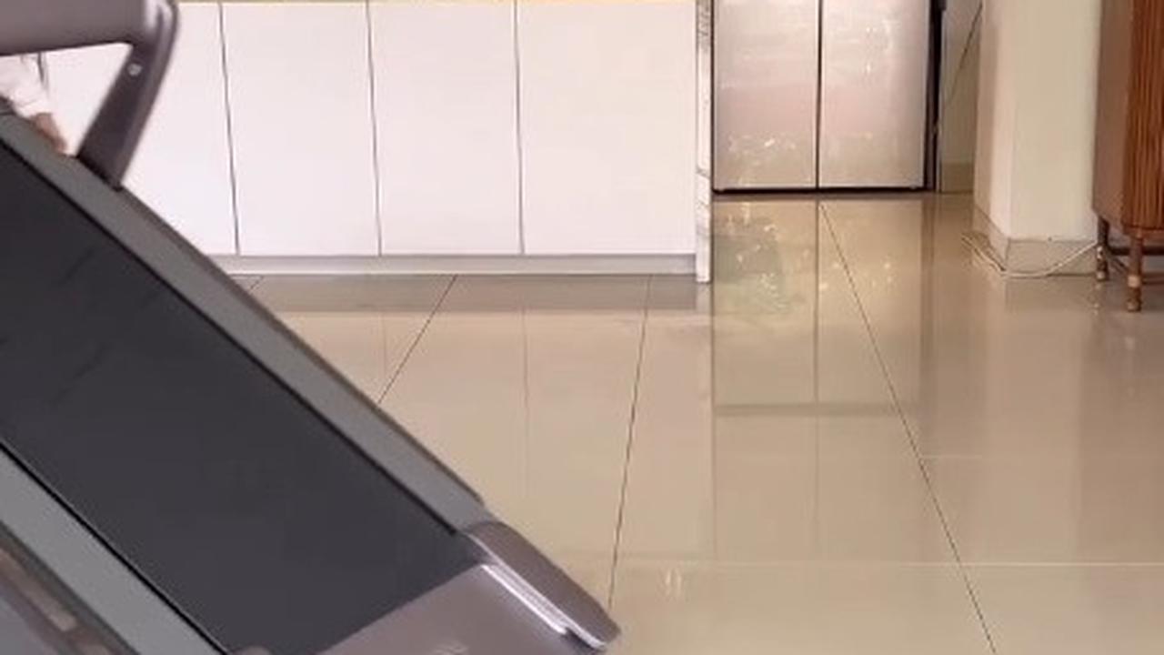 Terima Jabatan Penting di Kabinet Prabowo, Ini 8 Potret Rumah Giring Nidji yang Tak Pernah Tersorot - Punya Dapur Mewah dan Estetik