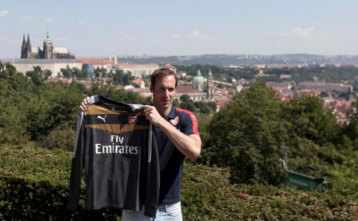 Tinggalkan Chelsea, Petr Cech resmi merapat ke Arsenal