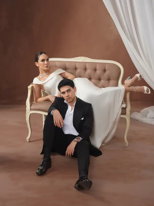 5 Potret Luna Maya dengan Gaun Putih, Tampil Serasi Bareng Suami