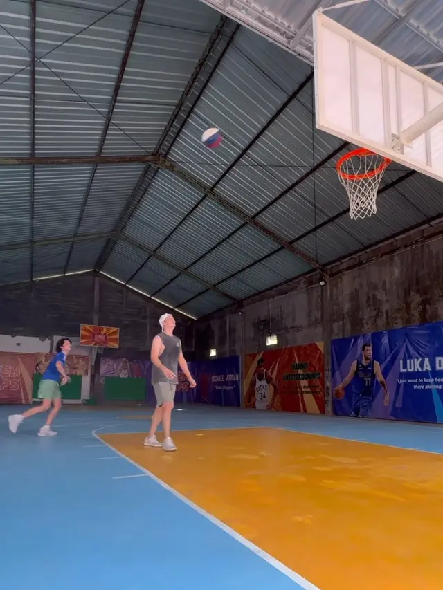 Mike Lewis dan Janisaa Pradja Kunjungi Kenzou