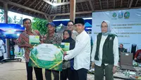 Tepati Janji ke Warga Banyuwangi, Menhut Serahkan SK TORA dan HKm 160,735 Hektar