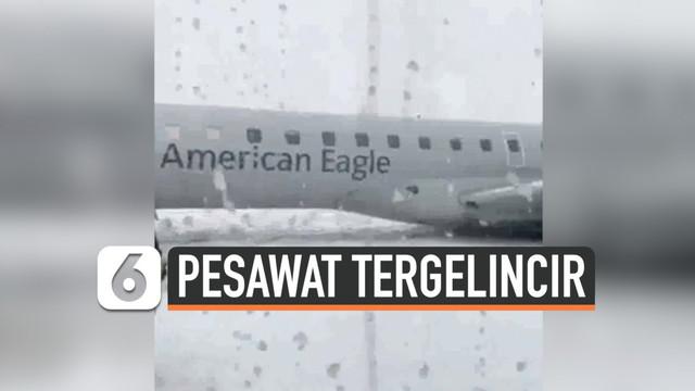 Pesawat American Airlines tergelincir saat mendarat di Bandara O'Hare, Chicago. Insiden ini terjadi  karena salju yang menutupi landas pacu.