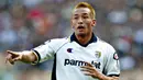 Hidetoshi Nakata merupakan pemain Asia pertama yang masuk dalam nominasi Ballon d'Or di tahun 1998. Selain itu, ia juga dinobatkan sebagai pemain Asia yang paling sering masuk dalam nominasi penghargaan individual tertinggi tersebut, yaitu pada tahun 1998, 1999, dan 2001. (AFP/Paolo Cocco)