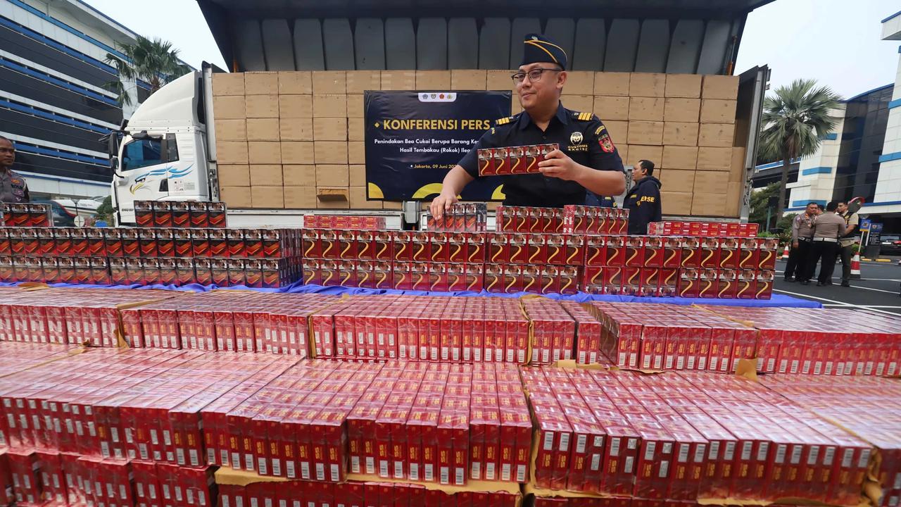 FOTO: Bea Cukai Gagalkan Peredaran  8,9 Juta Batang Rokok Ilegal