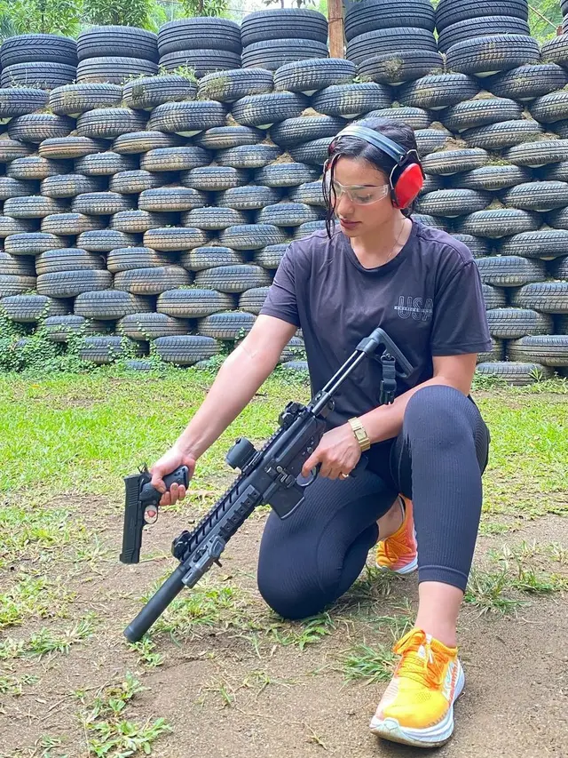 Nora Alexandra latihan menembak (Instagram/ncdpapl))