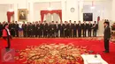 Suasana pelantikan Hakim Mahkamah Konstitusi (MK) yang baru, Saldi Isra di Istana Negara, Jakarta, Selasa (11/4). Saldi Isra menggantikan Patrialis Akbar. (Liputan6.com/Angga Yuniar)