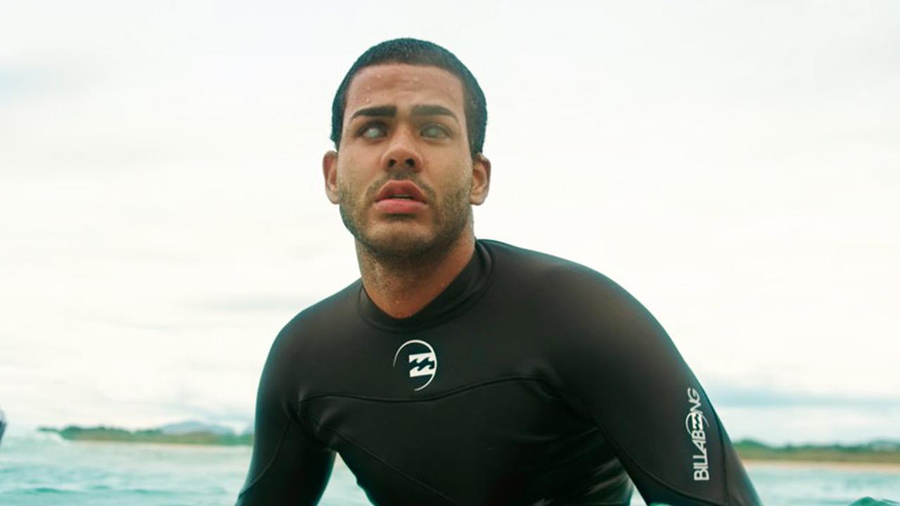 Pria Tunanetra jadi Peselancar Profesional dengan Cara Unik