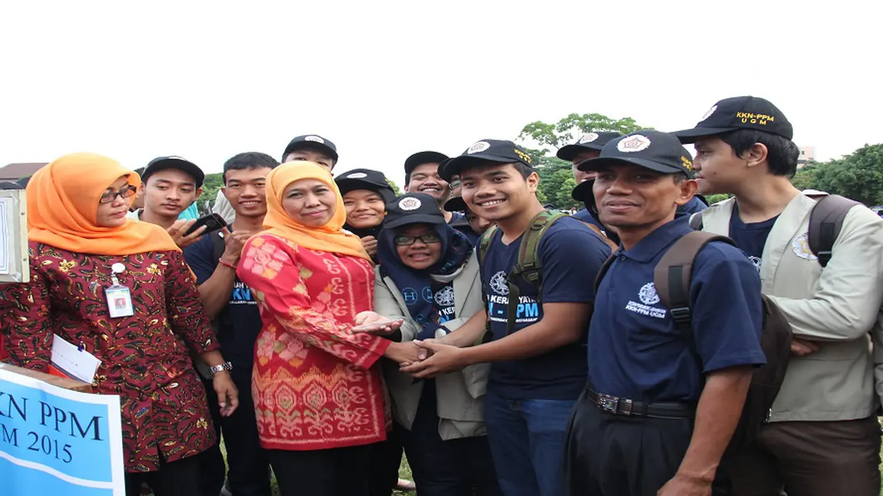 Mensos Lepas Mahasiswa KKN di UGM