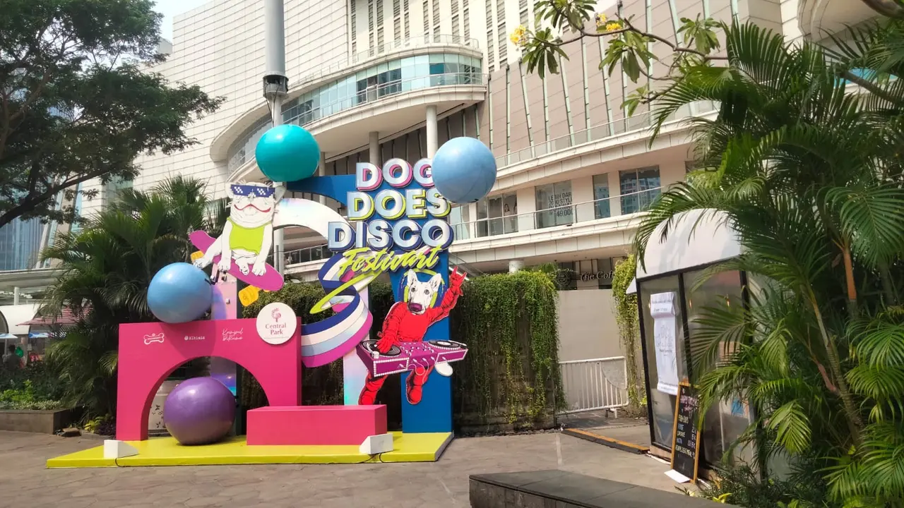 Acara Dog Does Disco, Central Park