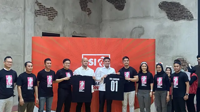 Ketua Umum Partai Solidaritas Indonesia (Ketum PSI) Kaesang Pangarep memberikan rekomendasi dan dukungan kepada sejumlah bakal calon kepala daerah (bacakada) untuk Pilkada 2024 sembari main basket.