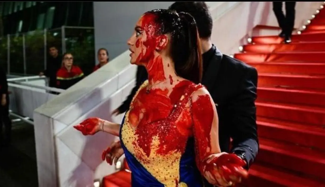 Di keterangan unggahannya, ia mengingatkan publik akan situasi yang terjadi di Ukraina. Seperti diketahui, Rusia masih menginvasi negaranya. [Foto: IG/main_kryvyrih].