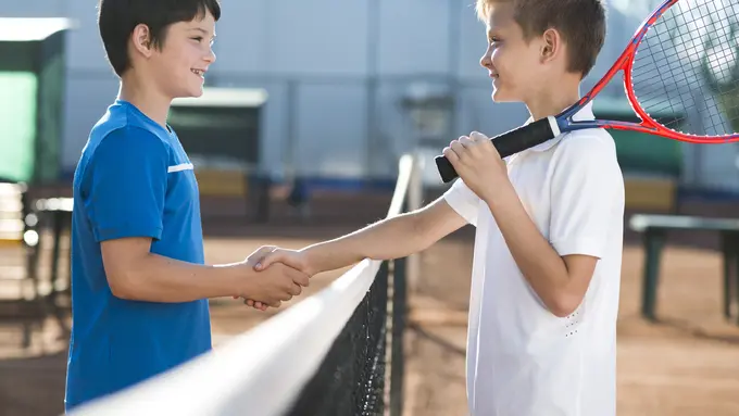 Ilustrasi anak-anak bermain padel/freepik.com/jcomp