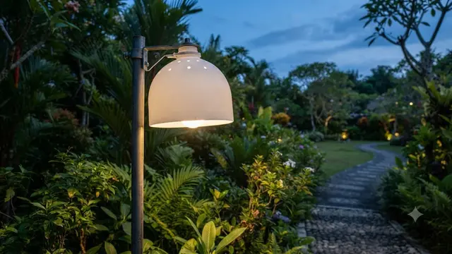 Ide Kap Lampu Jalan dari Galon Bekas
