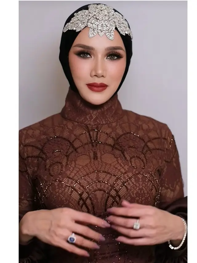 6 Detail Penampilan Mulan Jameela di Resepsi Al Ghazali, Aksesoris Jadi Sorotan