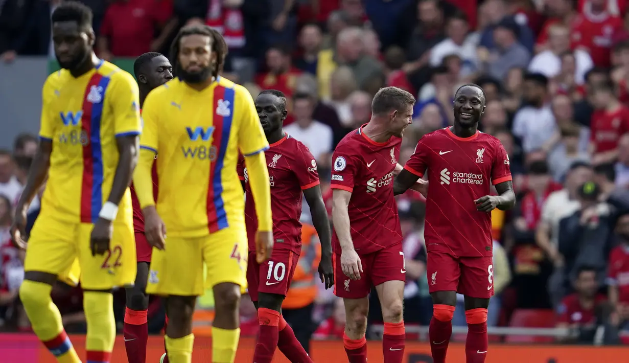 Liverpool kembali mencetak gol di menit ke-89, dan lagi-lagi dari proses sepak pojok. Naby Keita berhasil membobol gawang Crystal palace melalui tendangan voli usai menerima bola buangan Vicente Guaita usai menghalau tendangan sepak pojok. Liverpool unggul 3-0 hingga usai laga. (AP/Jon Super)