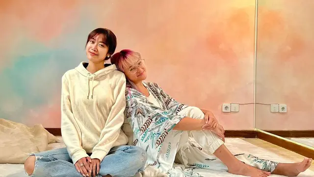 Potret Marshanda bersama Widi Vierratale (Foto: Instagram @marshanda99)