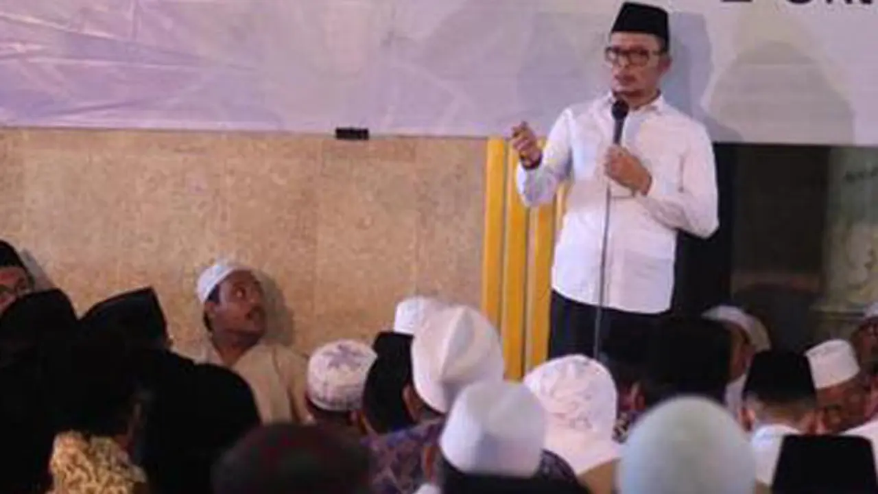 Dipesantren karakter mental dibangun tidak saja dari internalisasi nilai-nilai yang diajarkan Kitab Kuning, juga dari tauladan keseharian yang dipraktekkan para ulama/kiai pengasuhnya.