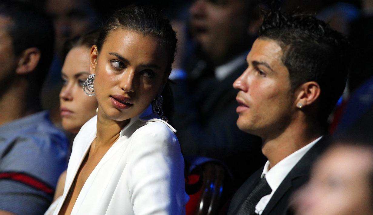 Kisah asmara Cristiano Ronaldo selalu menjadi perbincangan. Irina Shayk merupakan salah satu dari sekian banyak wanita yang pernah intim dengan Ronaldo. (AFP/Valery Hache)