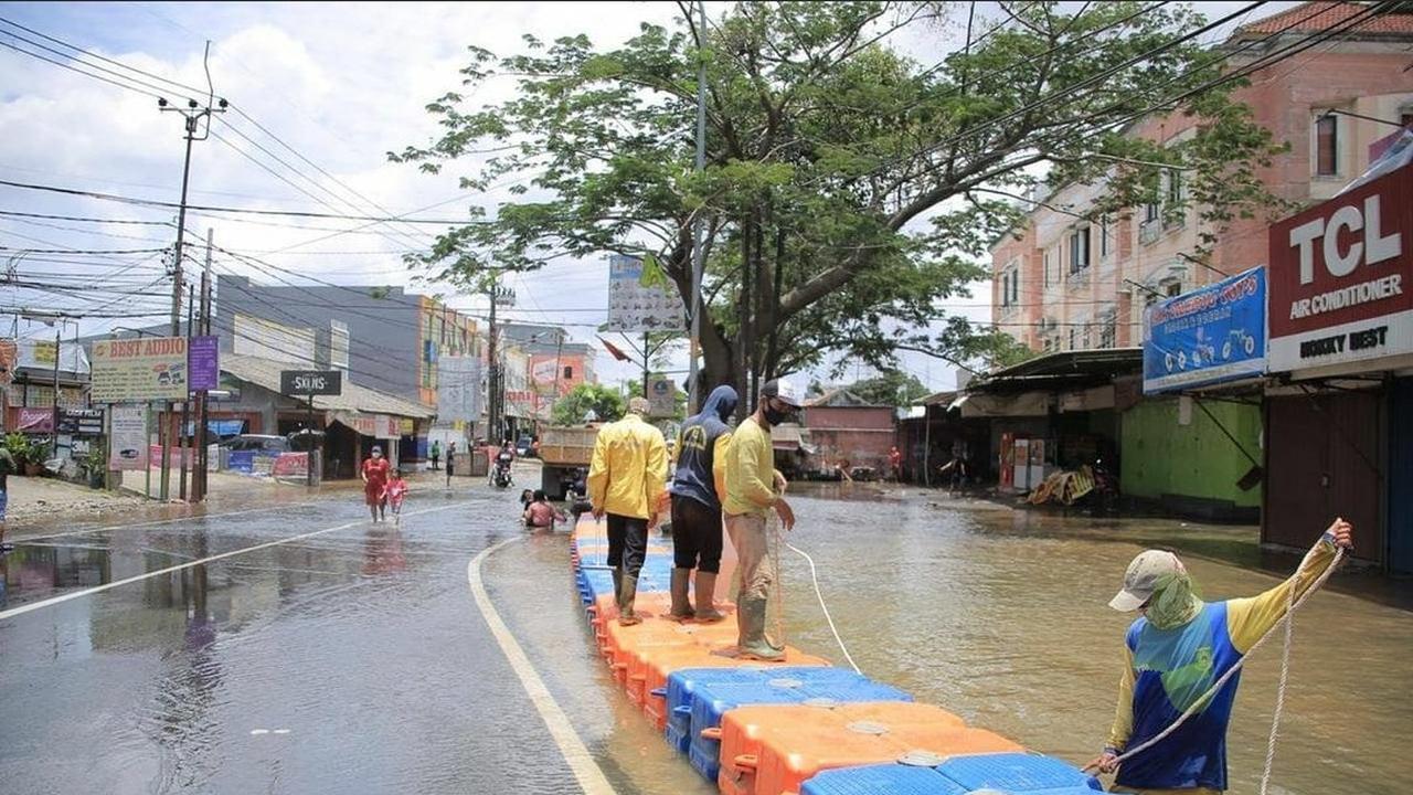 Akses Jalan Raya KH Hasyim Hasyari yang menghubungkan Kota Tangerang menuju DKI Jakarta sudah bisa dilewati usai sempat terputus karena terendam banjir.