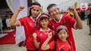 Suporter datang lebih awal untuk menghindari kepadatan jelang Pembukaan Piala Dunia U-17 2023. (Liputan6.com/Faizal Fanani)