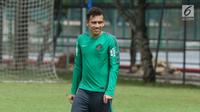 Pesepakbola, Egy Maulana Vikri saat latihan bersama Timnas Indonesia U-23 di Lapangan A Senayan, Jakarta, Sabti (17/3). Untuk sementara Egy tidak dapat membela timnya Lechia Gdansk berlaga di liga Polandia Ekstraklasa. (Liputan6.com/Helmi Fithriansyah)