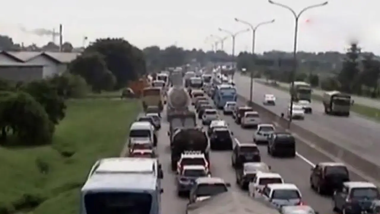 Kemacetan di Tol Jakarta-Cikampek