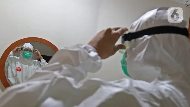 FOTO: Melihat Persiapan Dokter Memakai APD Tingkat 3