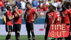 Manchester United dan dua pemainnya yakni Phil Jones dan Daley Blind mendapat sanksi dari UEFA.