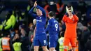 Para pemain Chelsea bertepuk tangan saat merayakan kemenangan mereka atas Huddersfield Town dalam lanjutan Liga Inggris di Stadion Stamford Bridge, London, Sabtu (2/2). (AP Photo/Alastair Grant)