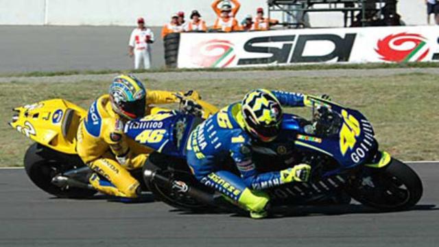 Valentino Rossi dan Max Biaggi, MotoGP Afrika Selatan 2004