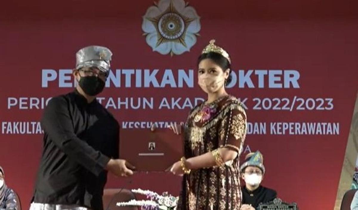 Sekilas Tentang Angela&nbsp;<br>