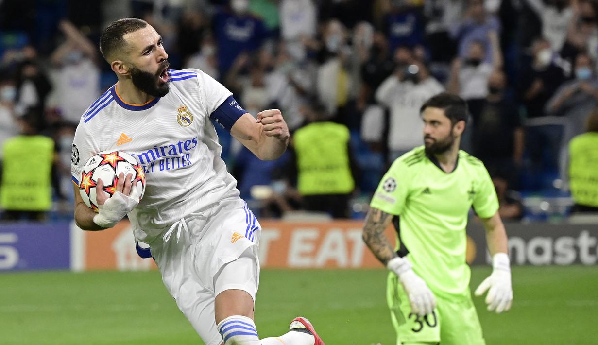 Karim Benzema. Striker Prancis berusia 33 tahun yang telah memperkuat Real Madrid dalam 13 musim sejak 2009/2010 ini telah mencetak 10 gol musim ini. Rinciannya adalah 9 gol dari 8 laga di LaLiga dan 1 gol dari 2 laga di Liga Champions. (AFP/Javier Soriano)
