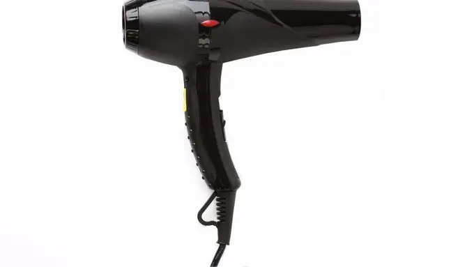 Selain Jadi Pengering Rambut, Ini 3 Guna Hairdryer