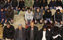 FOTO: Potret 35.000 Warga Palestina Padati Masjid Al-Aqsa untuk Salat Tarawih Ramadan