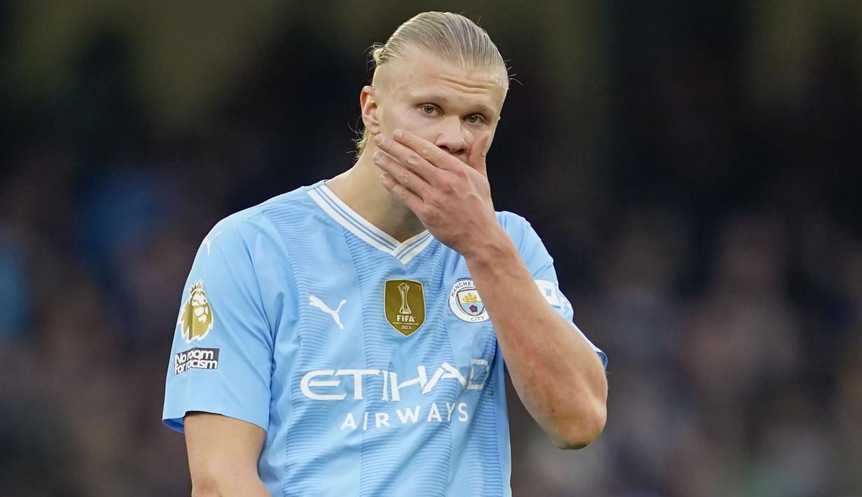Reaksi kecewa striker Manchester City, Erling Haaland saat menghadapi Arsenal pada laga pekan ke-30 Premier League 2023/2024 di Etihad Stadium, Manchester, Minggu (31/3/2024). (AP Photo/Dave Thompson)